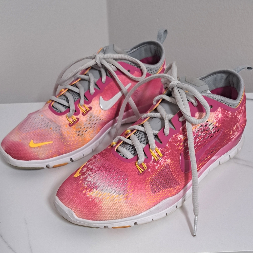 NIKE SNEAKERS FREE 5.0 TR FIT 4. 7.5 US PINK/ORANGE. Pre-Owned.